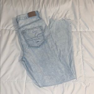 American Eagle mom jeans Size 2 light wash ripped